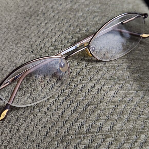 Adrienne Vittadini Eyeglasses Gold Frame & Black Case AV6012 Size: 108 47 19 135 - Picture 2 of 13